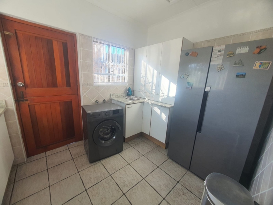 To Let 4 Bedroom Property for Rent in Beacon Bay Eastern Cape